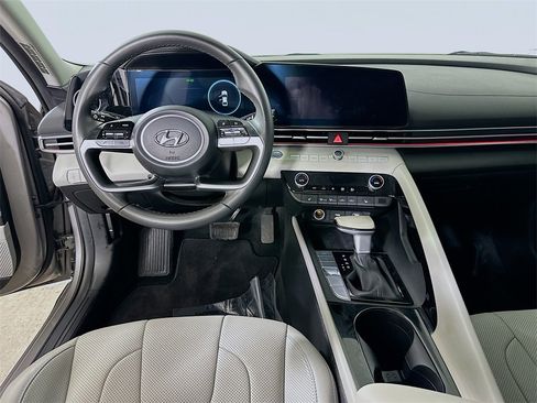 Used 2023 Hyundai Elantra Limited image 17