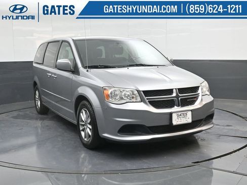 Used 2016 Dodge Grand Caravan SE image 6