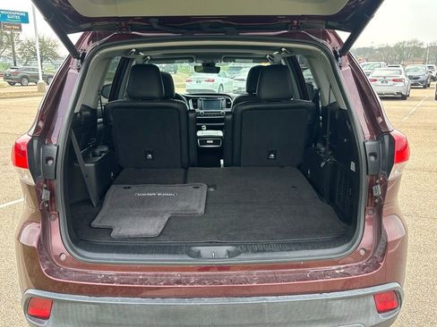 Used 2019 Toyota Highlander XLE image 6