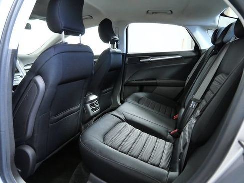 Used 2016 Ford Fusion SE FWD image 14