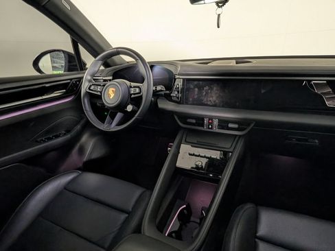 Certified 2025 Porsche Macan 4S Electric AWD/4WD image 20
