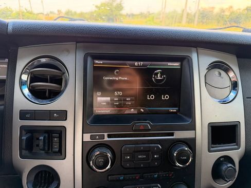 Used 2015 Ford Expedition XLT w/ Equipment Group 202A RWD image 33