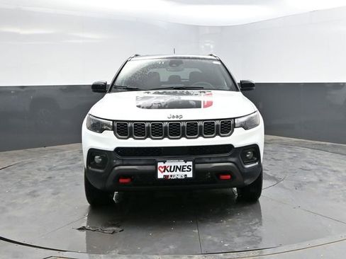 Used 2025 Jeep Compass Trailhawk AWD/4WD image 2
