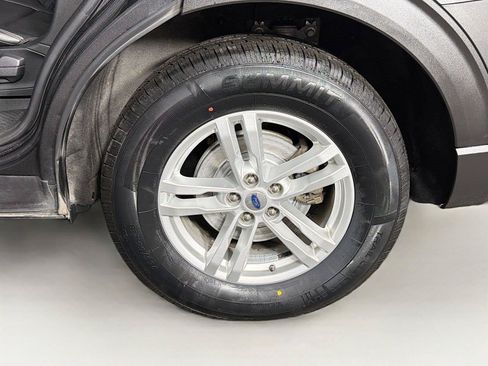 Used 2020 Ford Explorer XLT w/ Equipment Group 202A AWD/4WD image 35