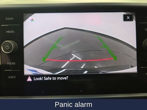 Used 2022 Volkswagen Taos SE w/ Panoramic Sunroof Package image 17