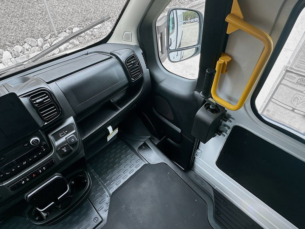 Used 2024 RAM ProMaster 3500 w/ Delivery Van Package FWD image 11