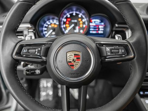 Used 2025 Porsche Macan image 17