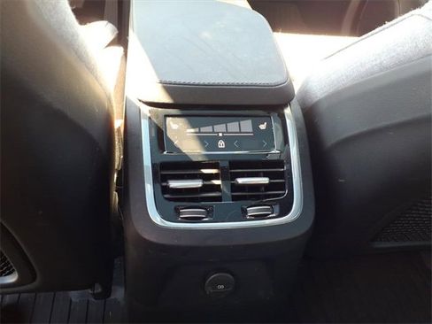 Used 2024 Volvo XC90 T8 Ultimate image 9