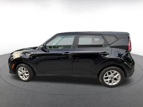Used 2025 Kia Soul LX w/ LX Technology Package FWD image 10