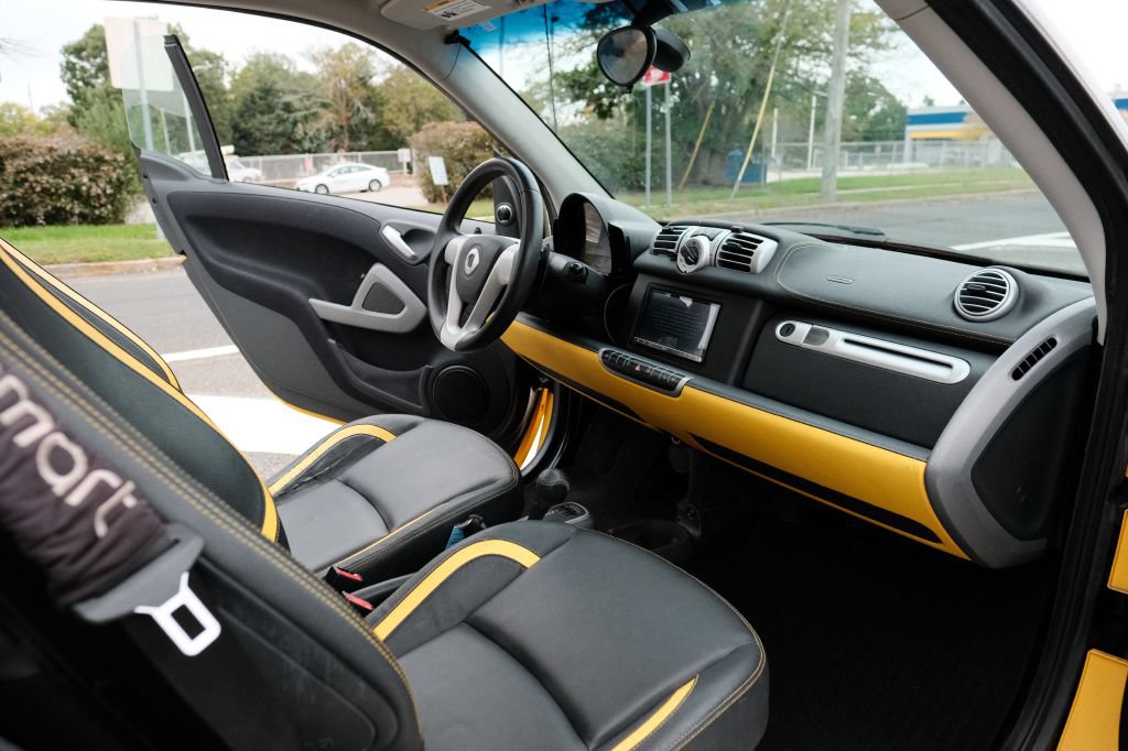 Used 2013 smart fortwo BRABUS RWD image 13
