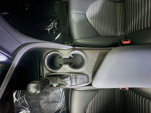 Used 2022 Toyota Camry SE image 21