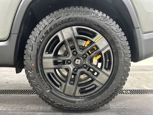 Used 2022 Rivian R1T Launch Edition image 10
