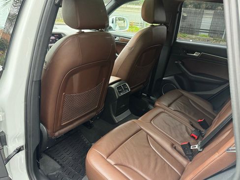 Used 2017 Audi Q5 2.0T Premium Plus w/ Technology Package image 16