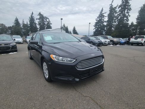 Used 2014 Ford Fusion S image 2