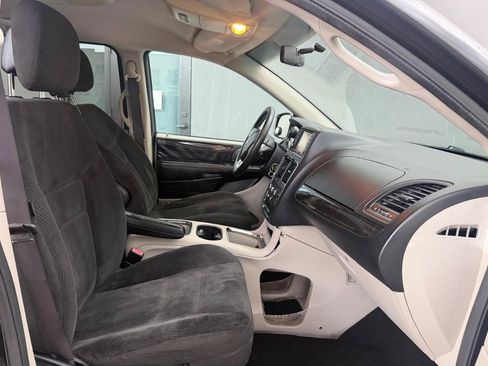 Used 2016 Dodge Grand Caravan SXT w/ Rear Park Assist Package FWD image 17