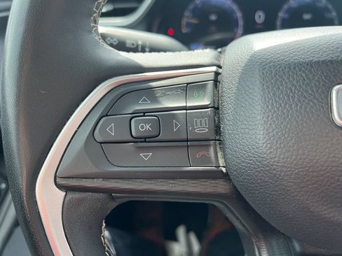 Used 2024 Jeep Grand Cherokee Altitude AWD/4WD image 14