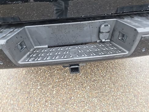 Used 2021 Nissan Titan SV w/ SV Convenience Package image 34