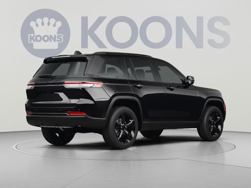 Used 2023 Jeep Grand Cherokee Altitude AWD/4WD image 4