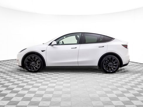 Used 2022 Tesla Model Y Long Range image 2