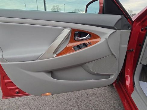 Used 2011 Toyota Camry LE image 14