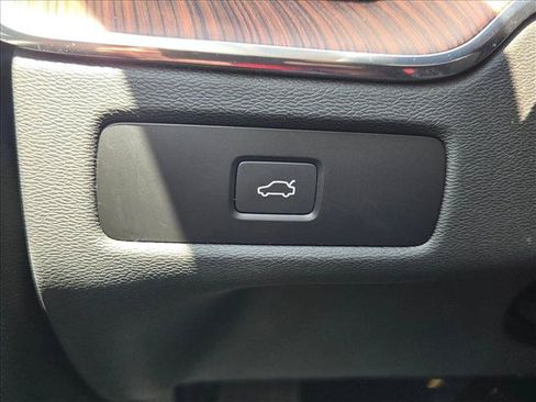 Used 2024 Volvo XC60 B5 Plus AWD/4WD image 15