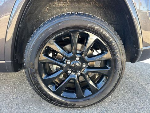 Used 2021 Jeep Grand Cherokee Laredo X image 14