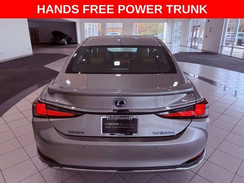 Certified 2021 Lexus ES 300h w/ Premium Package image 7