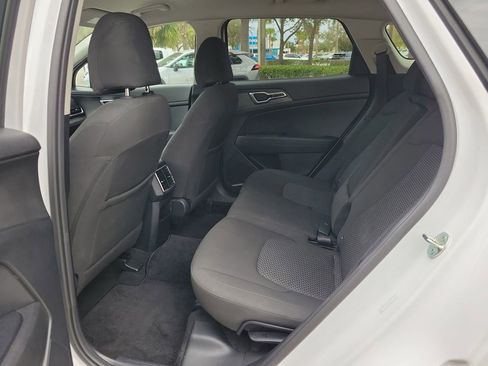 Used 2025 Kia Sportage LX image 9