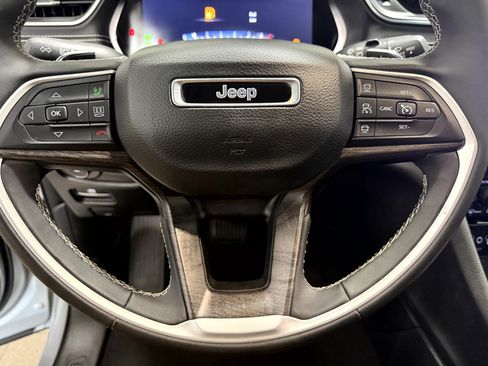 Used 2023 Jeep Grand Cherokee L Limited w/ Luxury Tech Group II AWD/4WD image 13
