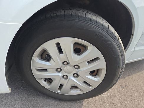 Used 2019 Dodge Grand Caravan SE w/ UConnect Hands-Free Group image 9