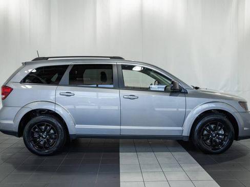 Used 2019 Dodge Journey SE w/ Premium Group FWD image 3