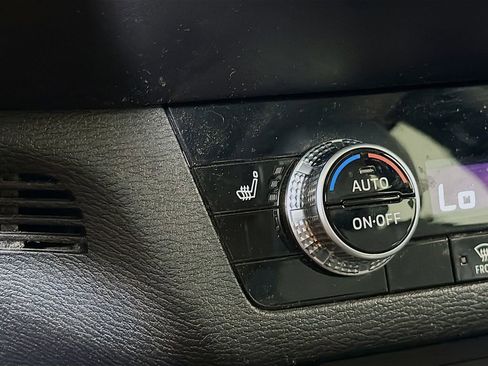 Used 2024 Mitsubishi Outlander SE FWD image 23