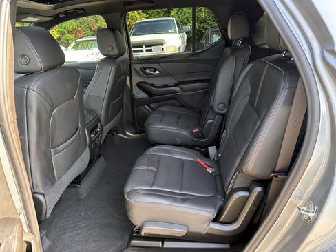 Used 2023 Chevrolet Traverse RS AWD/4WD image 12