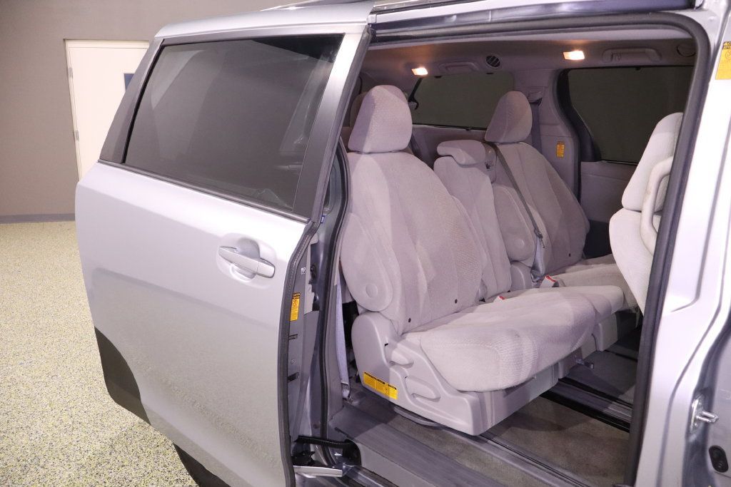 Used 2014 Toyota Sienna LE FWD image 36