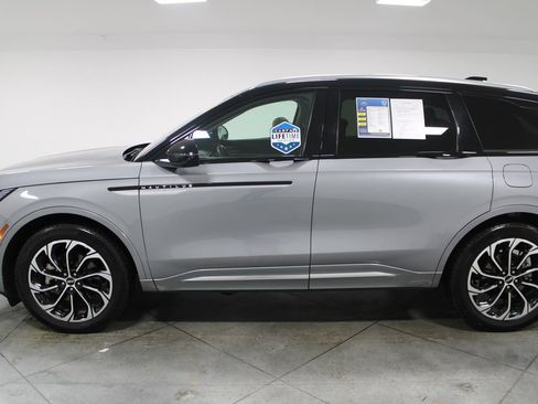 Used 2024 Lincoln Nautilus Reserve image 6