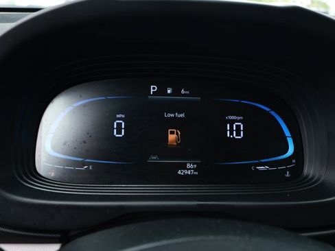 Used 2025 Hyundai Venue SEL FWD image 12