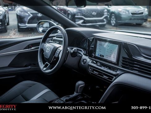 Used 2025 Toyota Camry SE image 37