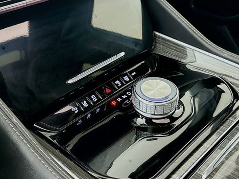 Used 2022 Jeep Wagoneer Series III w/ Premium Group I image 18