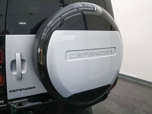 Used 2024 Land Rover Defender 130 X-Dynamic SE AWD/4WD image 45