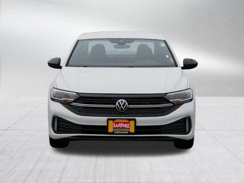 Used 2024 Volkswagen Jetta Sport image 2
