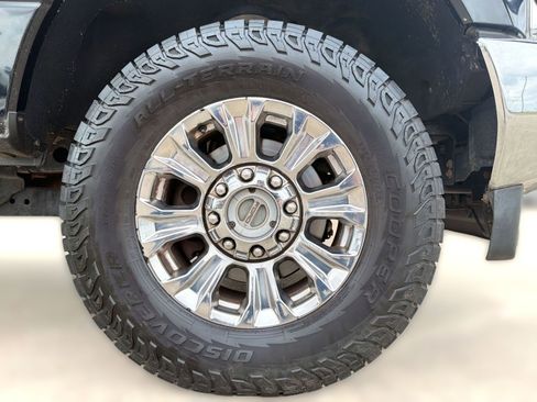 Used 2017 Ford F250 XLT w/ XLT Premium Package AWD/4WD image 11