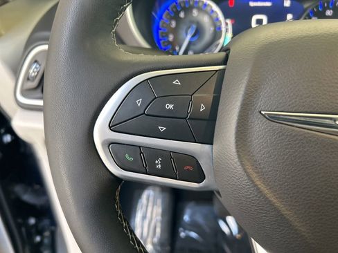 Used 2024 Chrysler Pacifica Touring-L FWD image 54