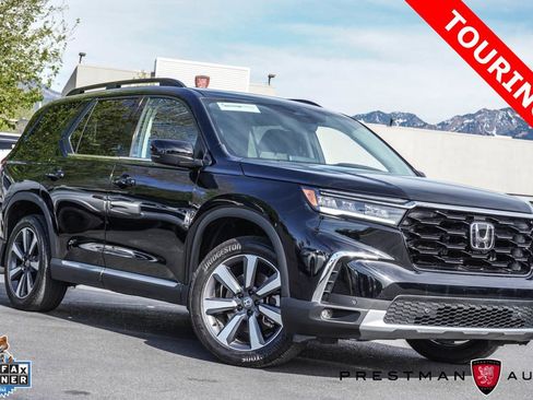 Used 2024 Honda Pilot Touring image 1