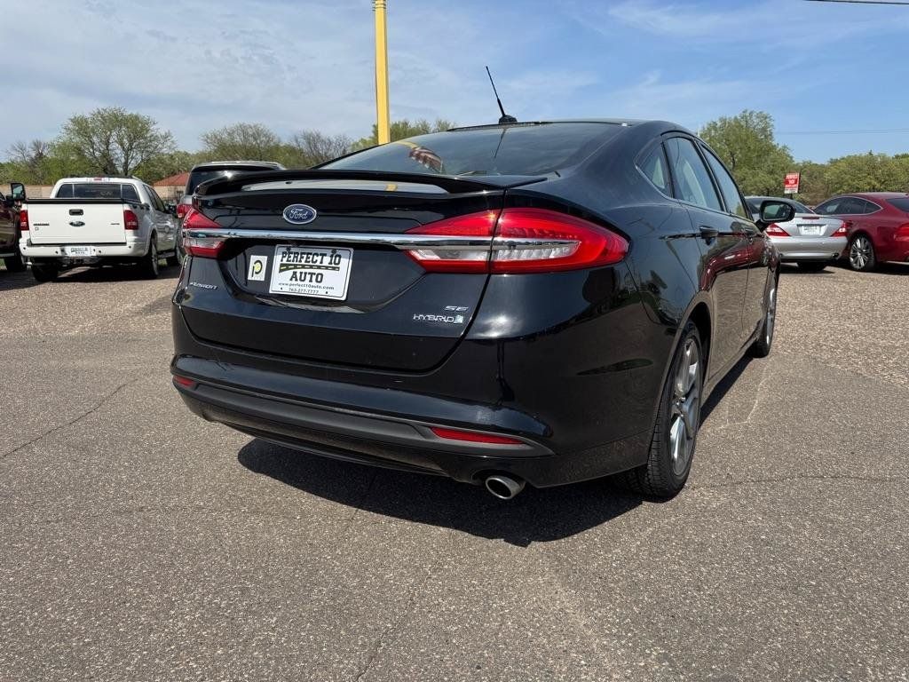 Used 2017 Ford Fusion SE w/ Equipment Group 601A FWD image 7