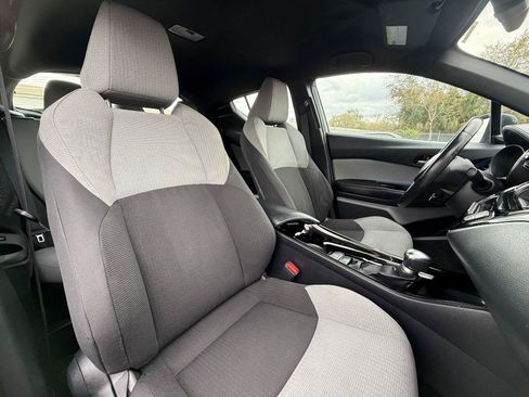 Used 2019 Toyota C-HR XLE FWD image 24