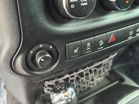 Used 2013 Jeep Wrangler Unlimited Sahara w/ Connectivity Group AWD/4WD image 34