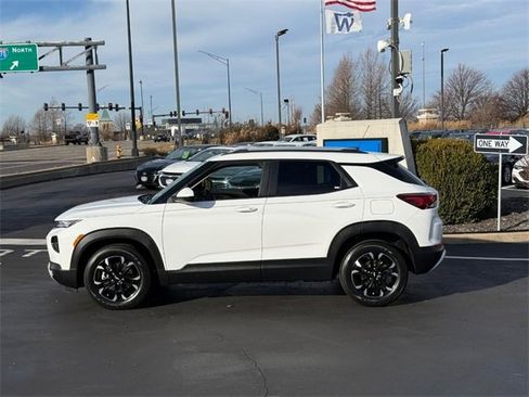 Used 2022 Chevrolet TrailBlazer LT w/ Convenience Package image 2