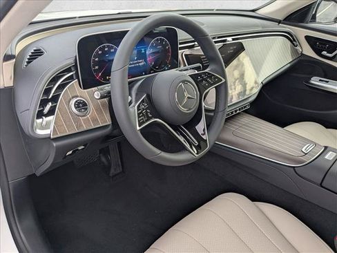 Used 2026 Mercedes-Benz E 350 4MATIC Sedan image 3