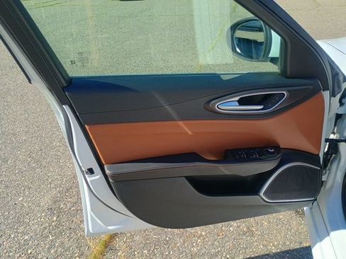 Used 2019 Alfa Romeo Giulia Ti AWD/4WD image 22