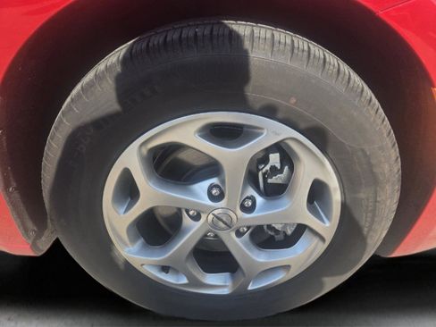 Used 2024 Chrysler Pacifica Limited w/ Uconnect Theater Family Group image 61